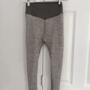 Women’s athletic leggings